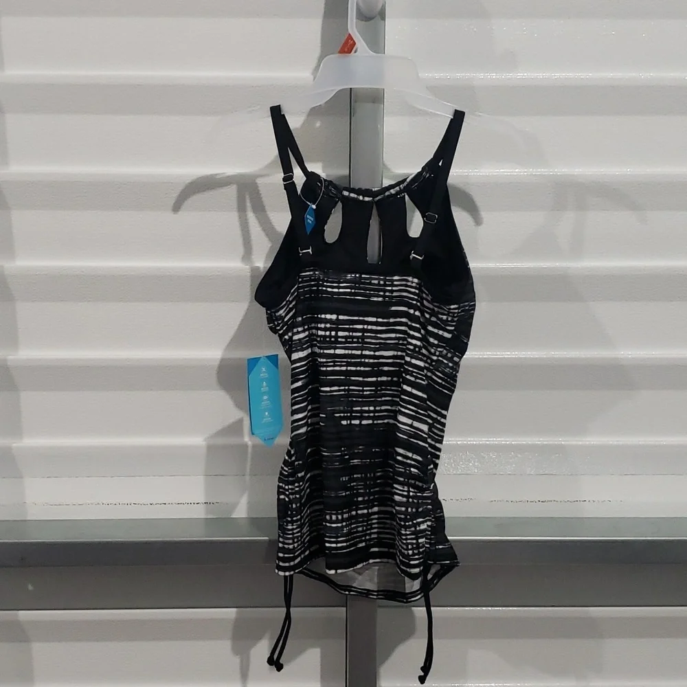 NWT HEATWAVE KEYHOLE HALTER SWIM‎ TOP SIZE SMALL